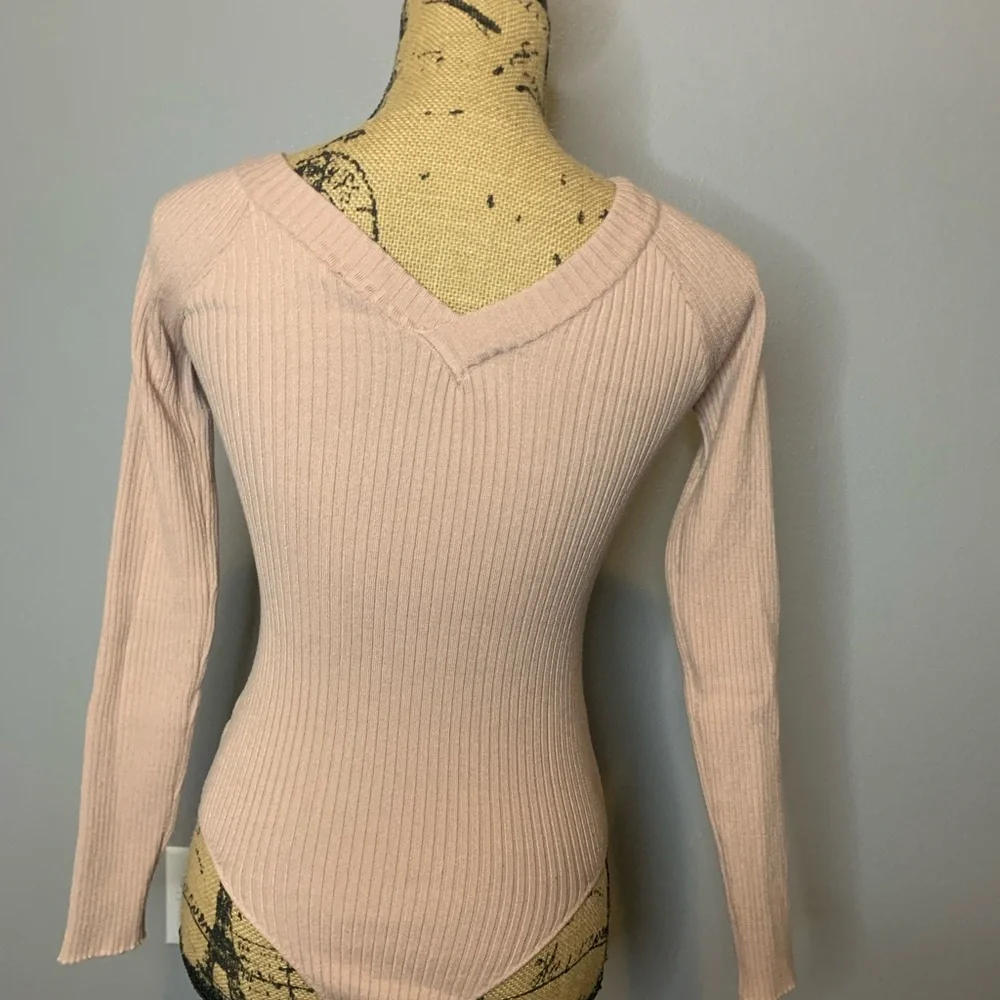 Pink Ribbed V-Neck Sweater - Picture 5 of 7